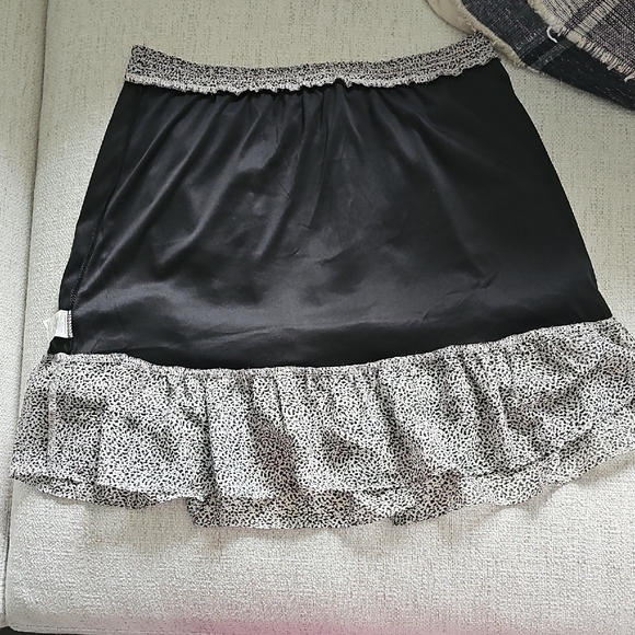 Sienna Sky Women's Black and Gray Lined Ruffle With Pockets Skirt Med Like New - Picture 10 of 12